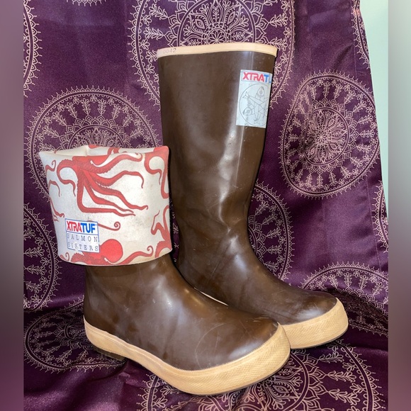 Salmon Sisters Xtratuf boots - Picture 1 of 11